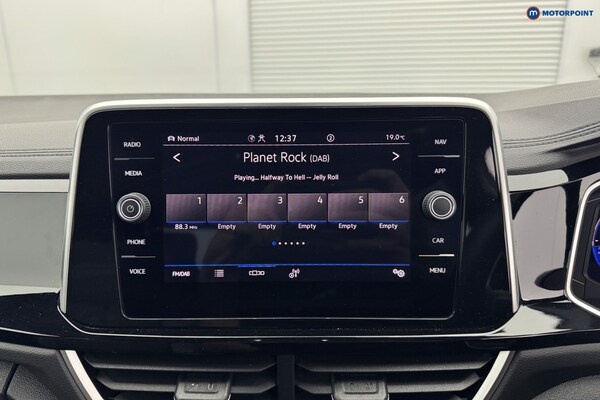 Used Volkswagen T-Roc 2024 for sale - 76117859: Photo 10