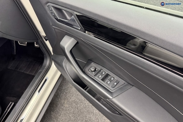 Used Volkswagen T-Roc 2024 for sale - 76117859: Photo 25