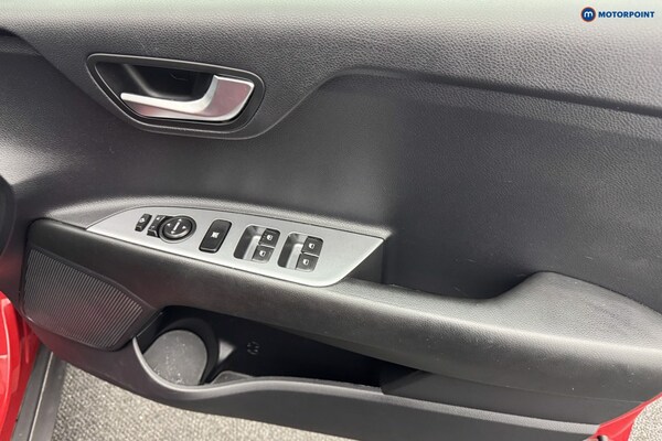 Used Kia Stonic 2023 for sale - 76222897: Photo 30