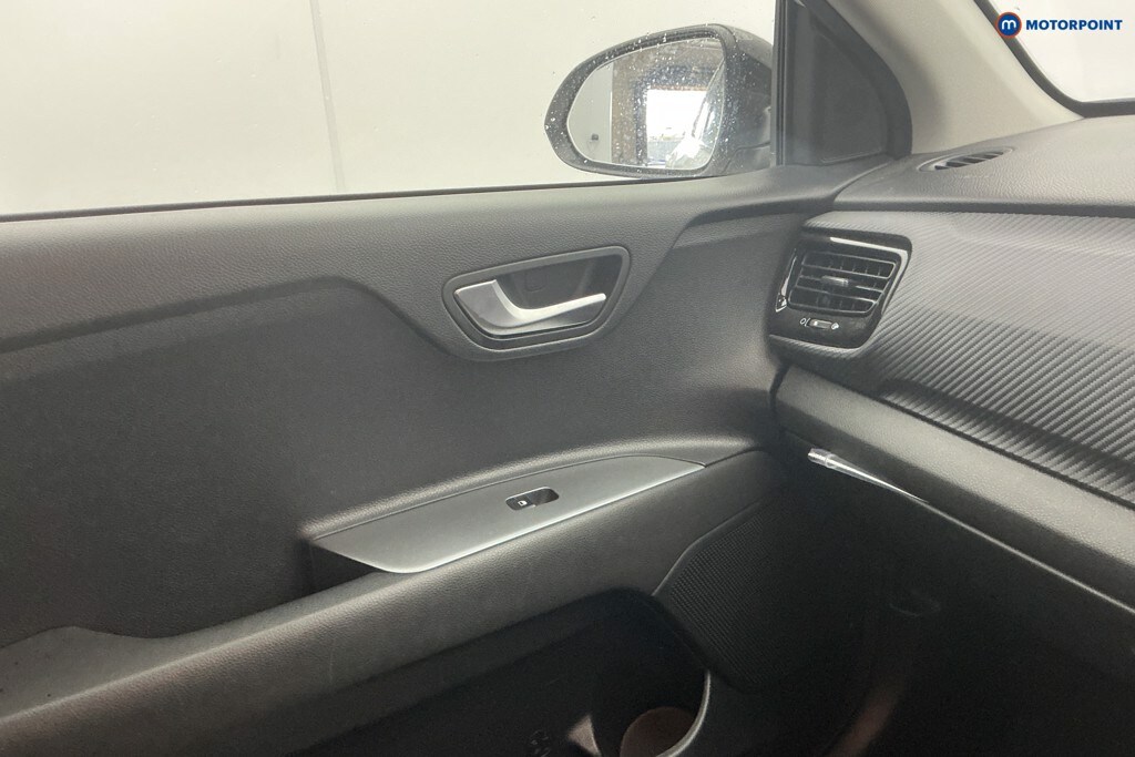 Used Kia Stonic 2023 for sale - 78055770: Photo 24