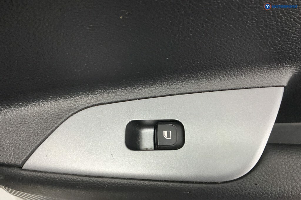 Used Kia Stonic 2023 for sale - 78055770: Photo 31