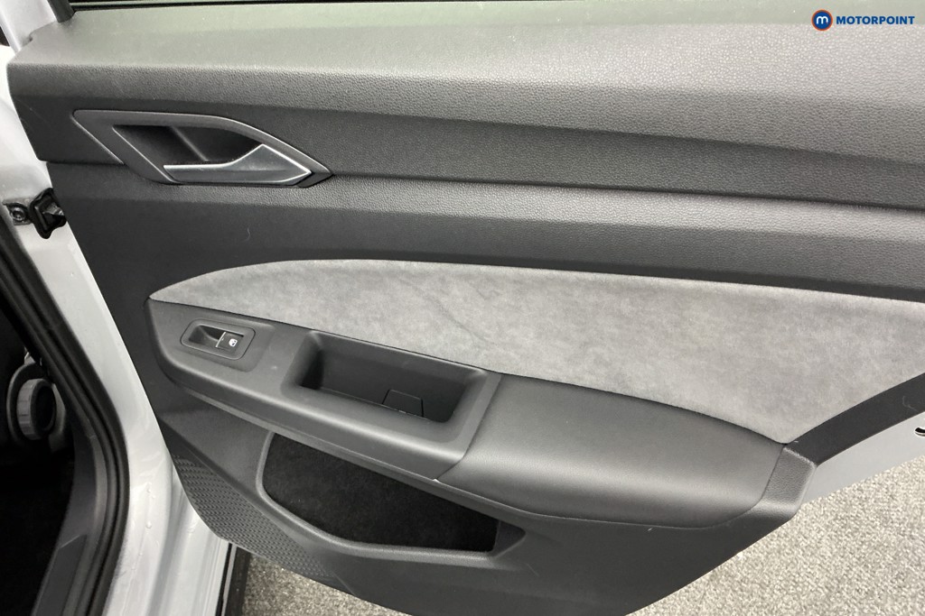 Used Volkswagen Golf 2024 for sale - 76685211: Photo 32