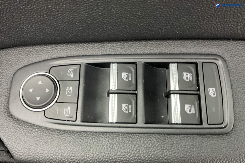 Used Renault Captur 2023 for sale - 77340350: Photo 32