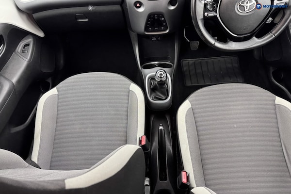 Used Toyota AYGO 2018 for sale - 76222835: Photo 13
