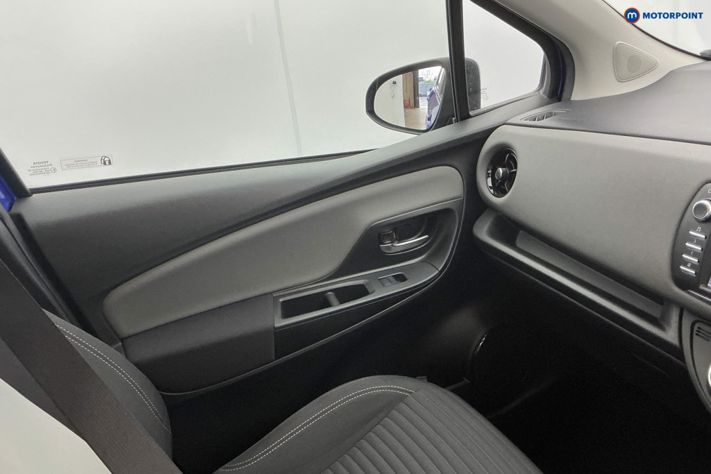 Used Toyota Yaris 2018 for sale - 76908890: Photo 25