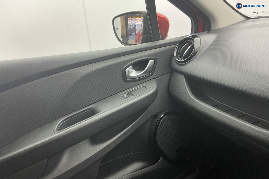 Used Renault Clio 2018 for sale - 77348220: Photo 29