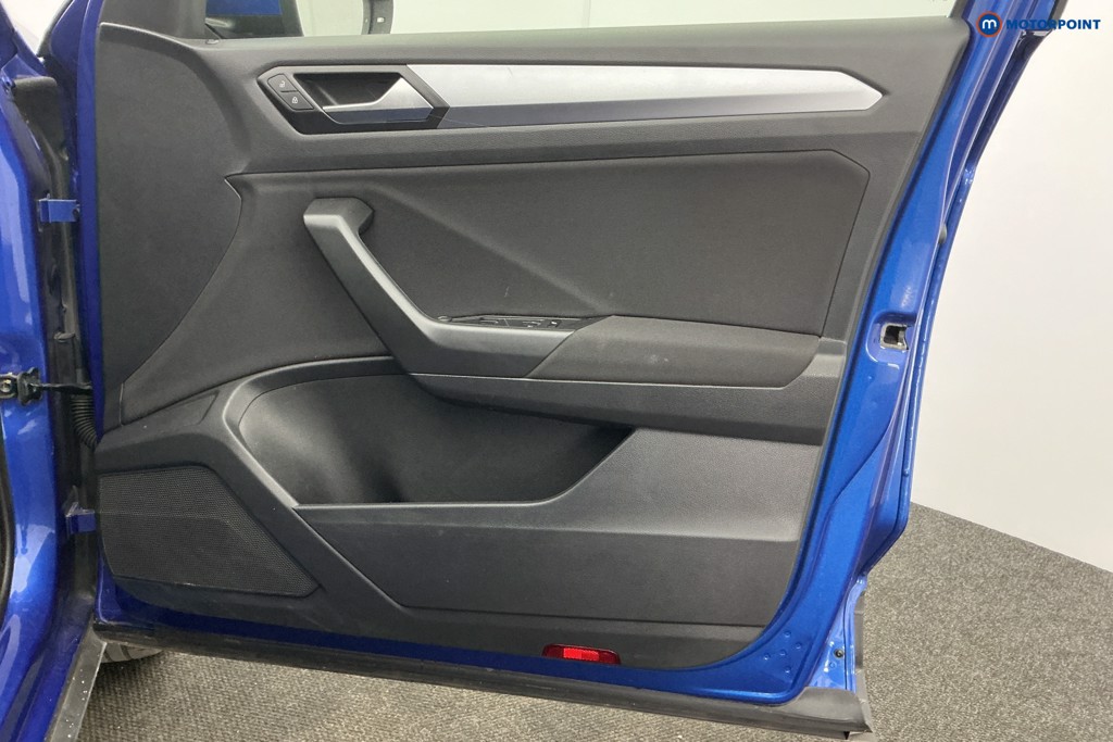 Used Volkswagen T-Roc 2023 for sale - 77989207: Photo 32