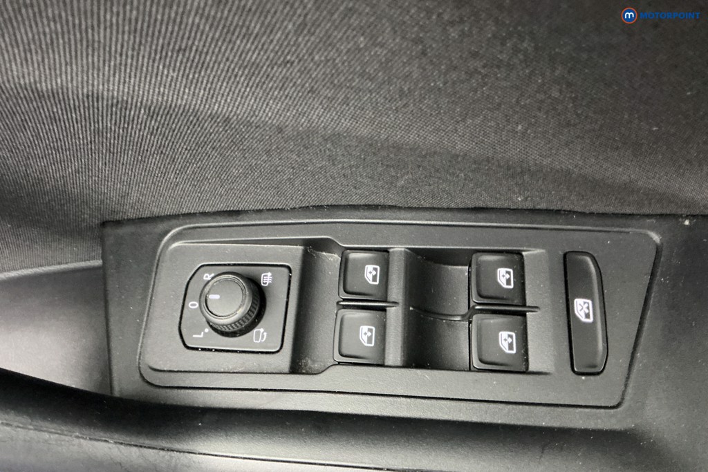 Used Volkswagen T-Roc 2023 for sale - 77989207: Photo 33