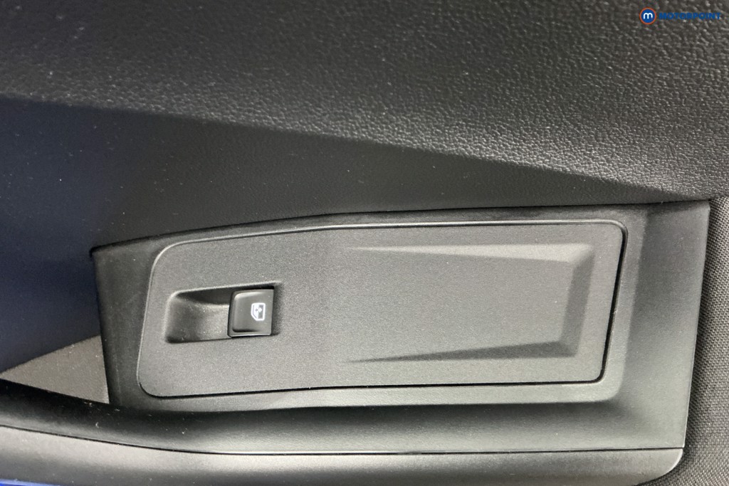 Used Volkswagen T-Roc 2023 for sale - 77989207: Photo 36