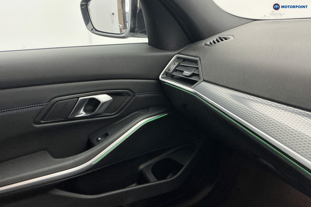 Used BMW 3 Series 2024 for sale - 76697217: Photo 25