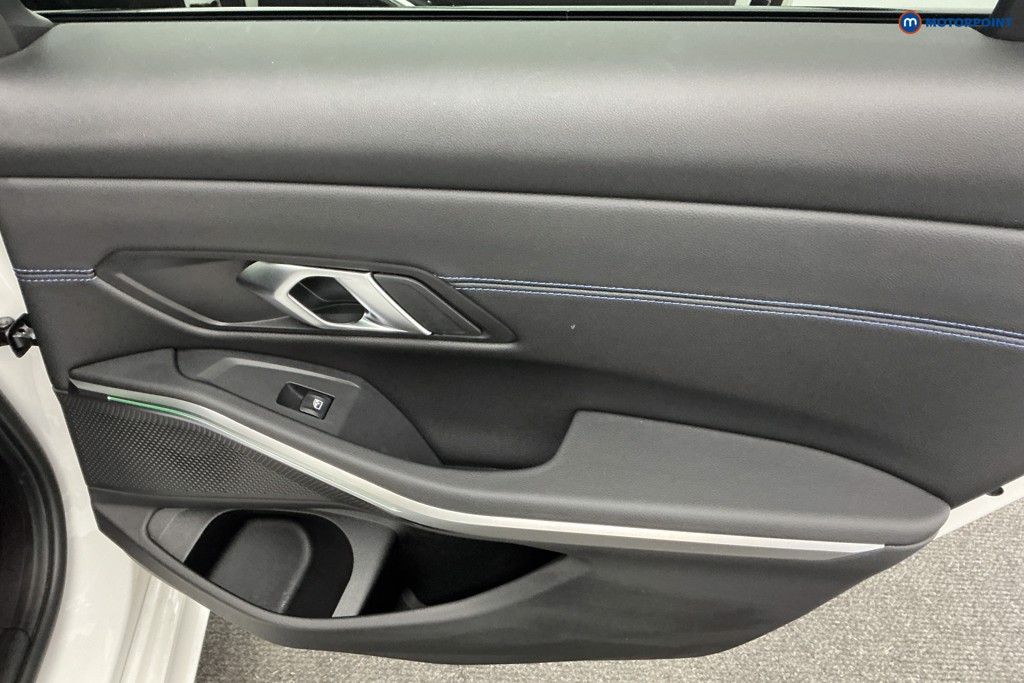 Used BMW 3 Series 2024 for sale - 76697217: Photo 31