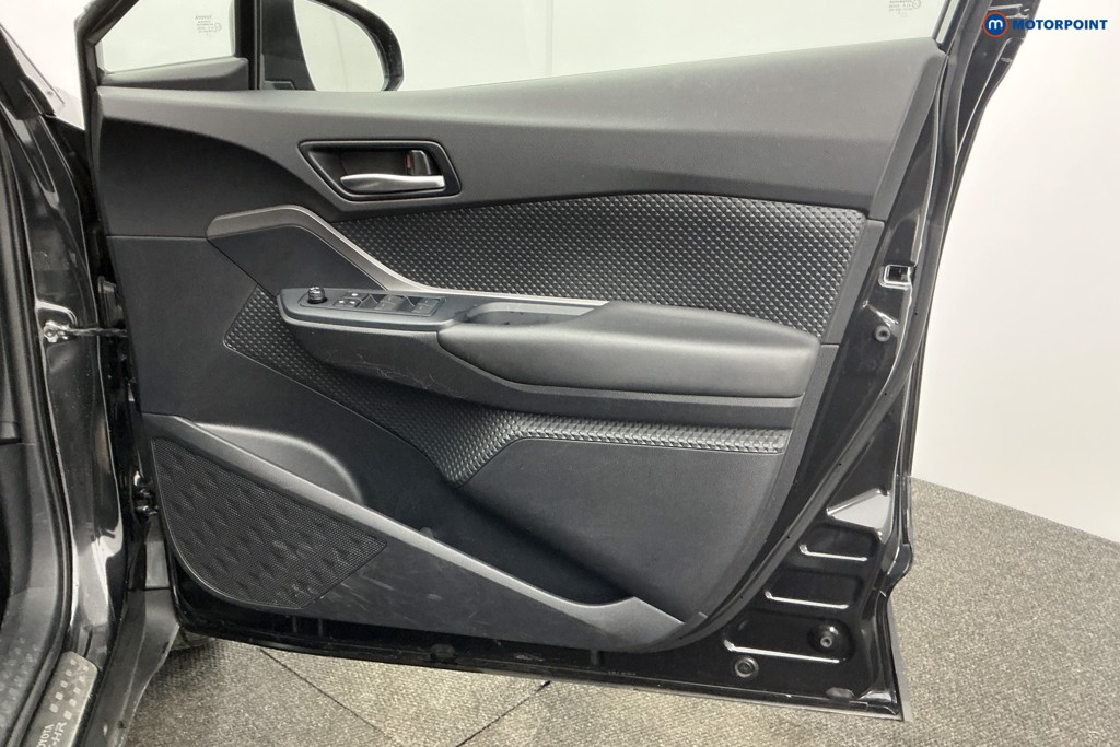 Used Toyota C-HR 2022 for sale - 77665877: Photo 32