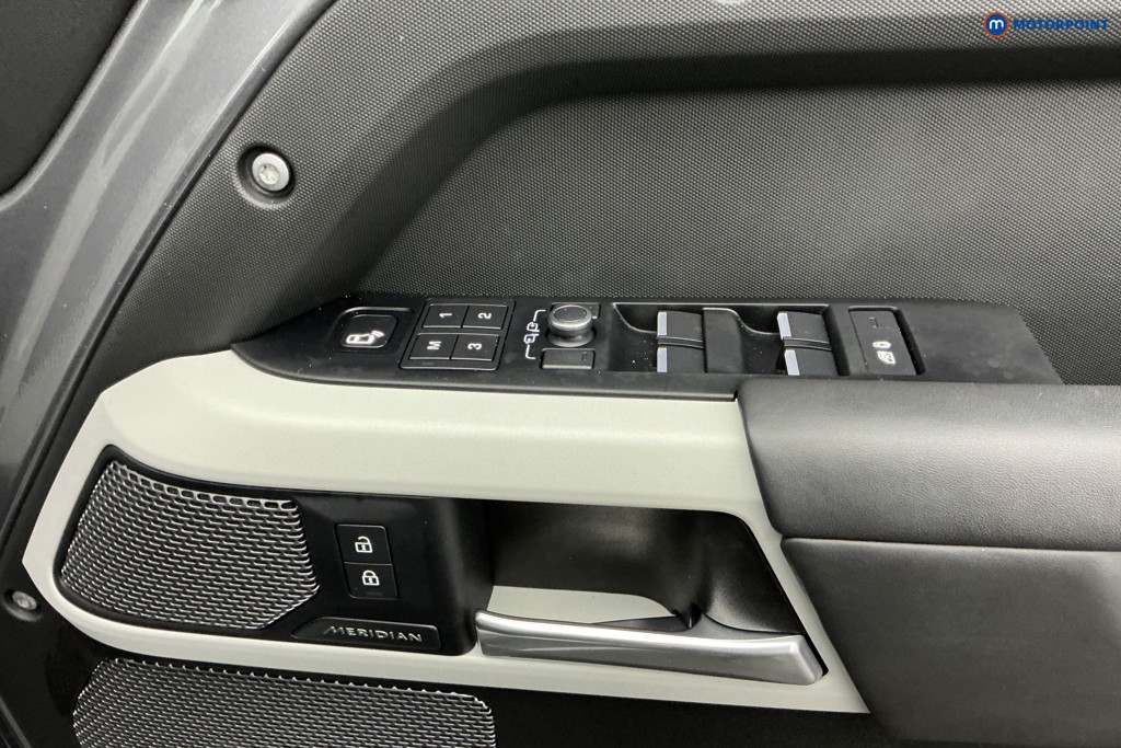 Used Land Rover Defender 2021 for sale - 77006272: Photo 37