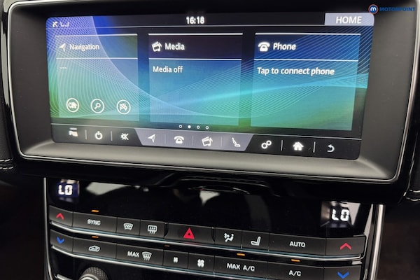 Used Jaguar XE 2019 for sale - 76255582: Photo 10