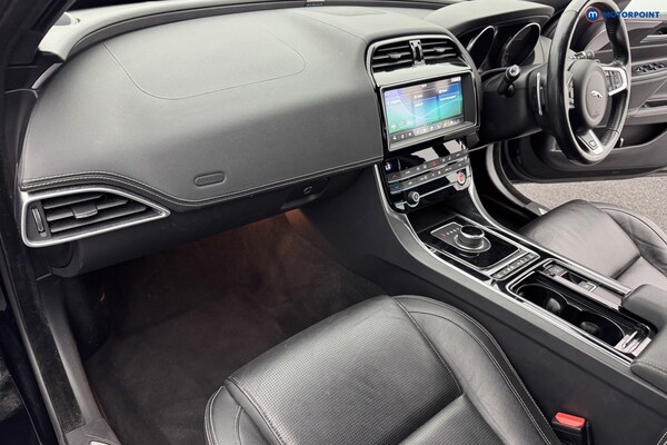 Used Jaguar XE 2019 for sale - 76255582: Photo 15