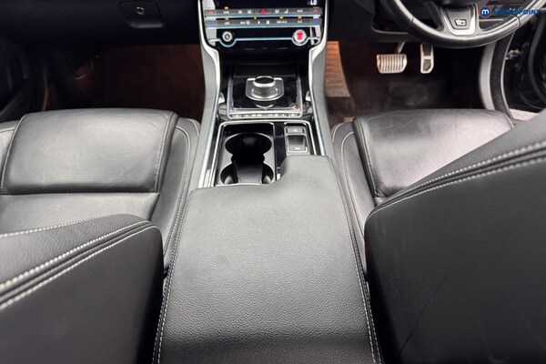 Used Jaguar XE 2019 for sale - 76255582: Photo 18
