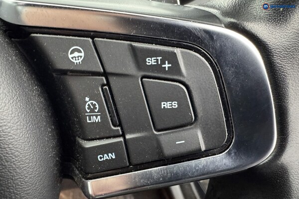 Used Jaguar XE 2019 for sale - 76255582: Photo 26