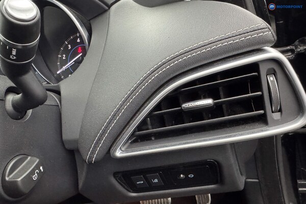 Used Jaguar XE 2019 for sale - 76255582: Photo 27