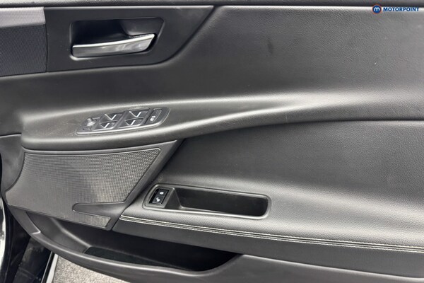 Used Jaguar XE 2019 for sale - 76255582: Photo 29