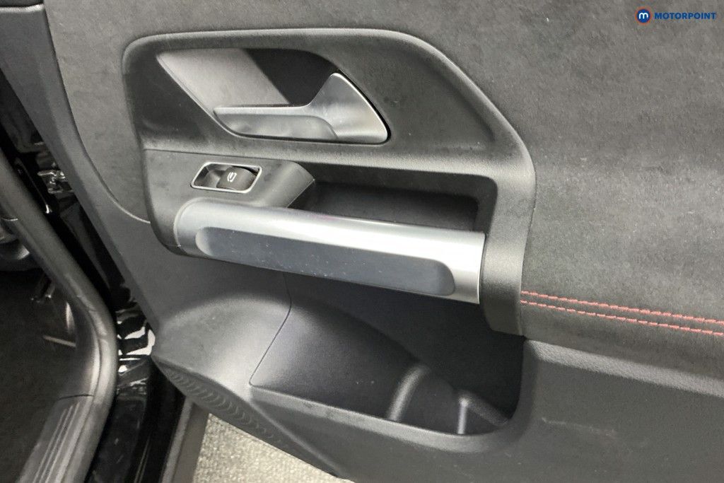 Used Mercedes-Benz GLB 2023 for sale - 76719665: Photo 32