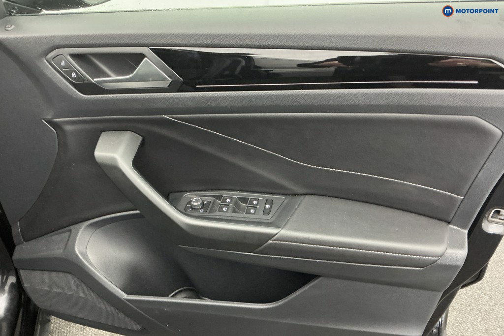 Used Volkswagen T-Roc 2022 for sale - 76710404: Photo 30