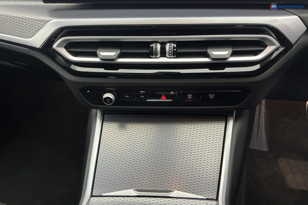 Used BMW 3 Series 2024 for sale - 77804700: Photo 27