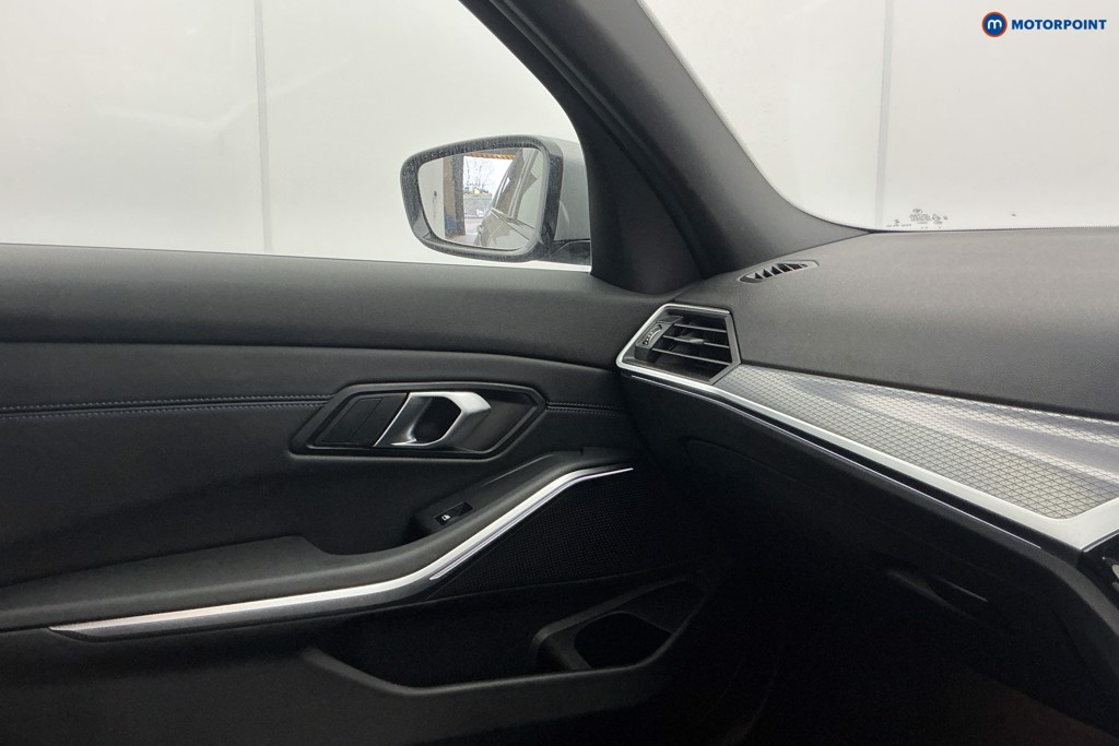 Used BMW 3 Series 2024 for sale - 77804700: Photo 29