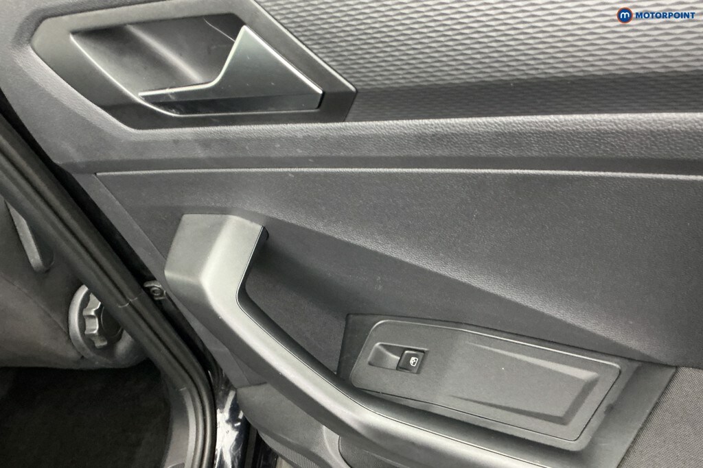 Used Volkswagen T-Roc 2023 for sale - 76322716: Photo 32