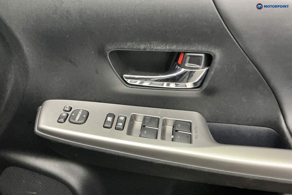 Used Toyota Prius 2019 for sale - 77012062: Photo 32