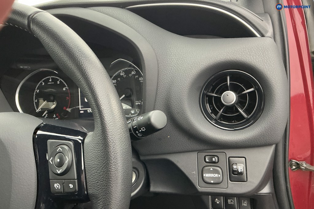 Used Toyota Yaris 2018 for sale - 76697063: Photo 27