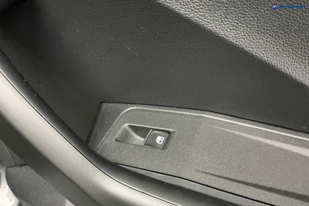 Used Volkswagen T-Roc 2023 for sale - 76941297: Photo 35