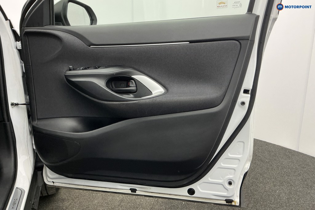 Used Toyota Yaris Cross 2024 for sale - 77830768: Photo 30