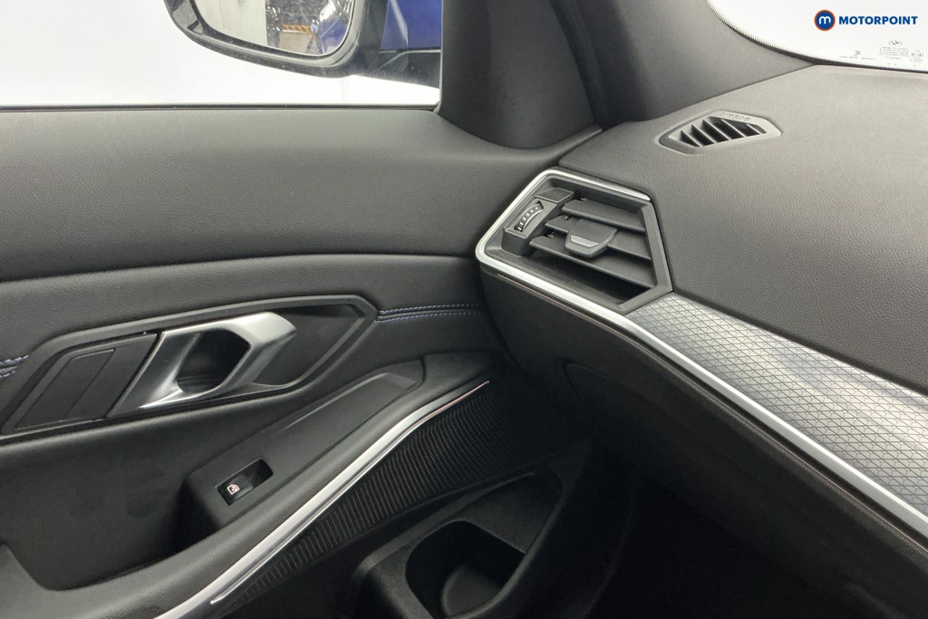 Used BMW 3 Series 2024 for sale - 76723178: Photo 24