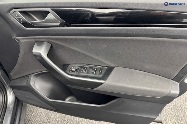 Used Volkswagen T-Roc 2021 for sale - 76196869: Photo 30