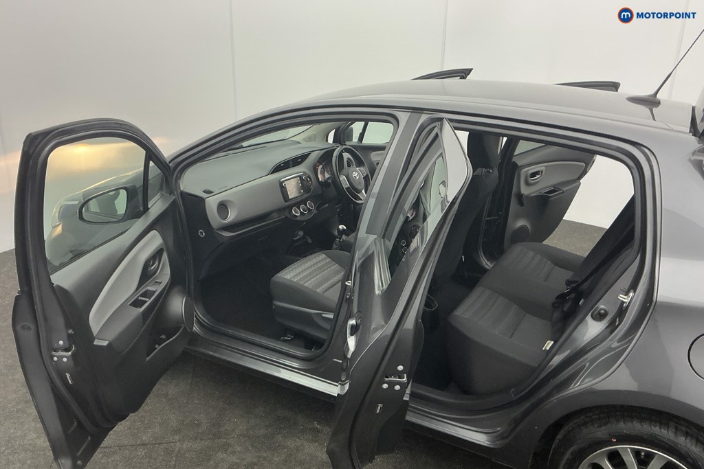 Used Toyota Yaris 2017 for sale - 77340400: Photo 13