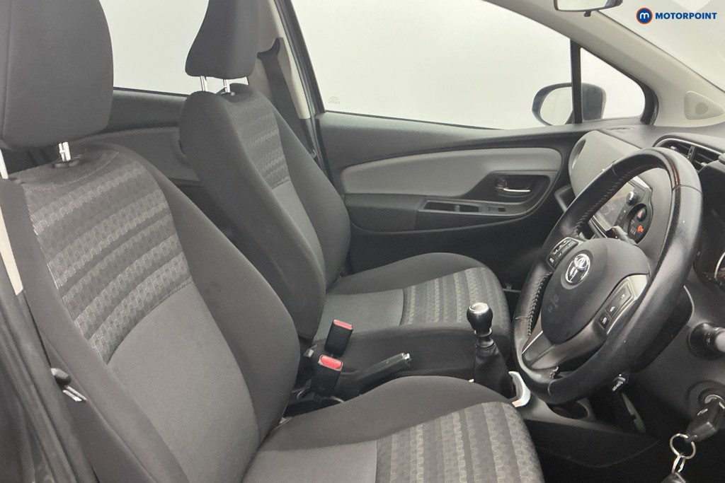 Used Toyota Yaris 2017 for sale - 77340400: Photo 15