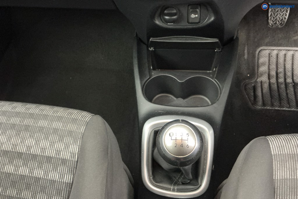 Used Toyota Yaris 2017 for sale - 77340400: Photo 25