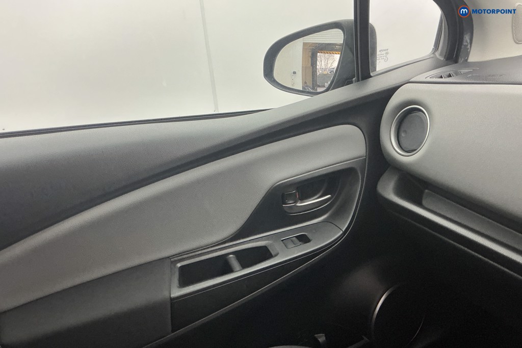 Used Toyota Yaris 2017 for sale - 77340400: Photo 27