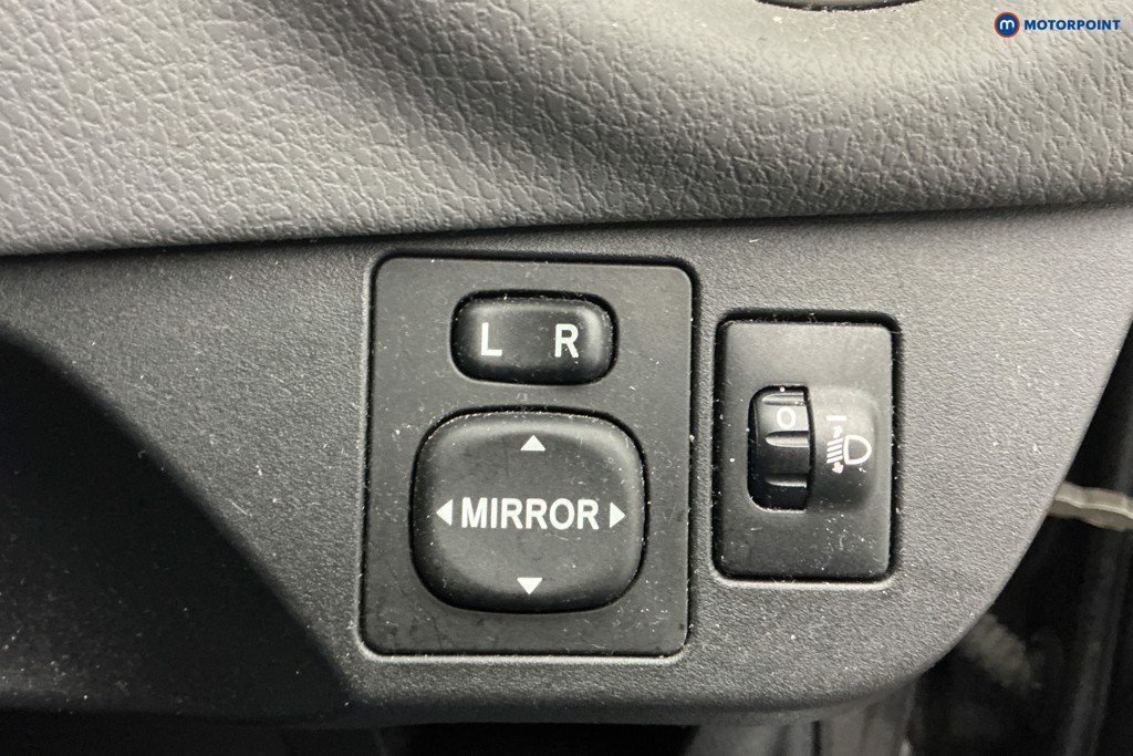 Used Toyota Yaris 2017 for sale - 77340400: Photo 30