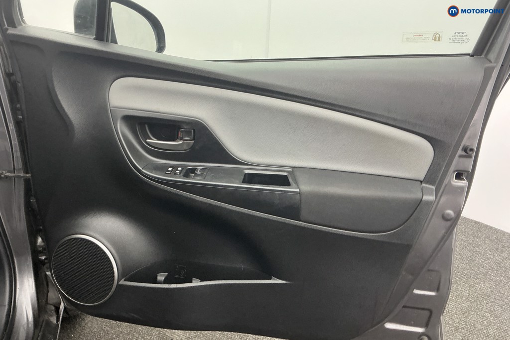 Used Toyota Yaris 2017 for sale - 77340400: Photo 31