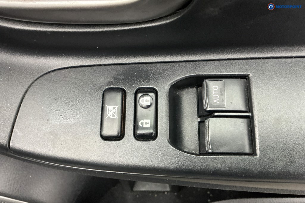 Used Toyota Yaris 2017 for sale - 77340400: Photo 32