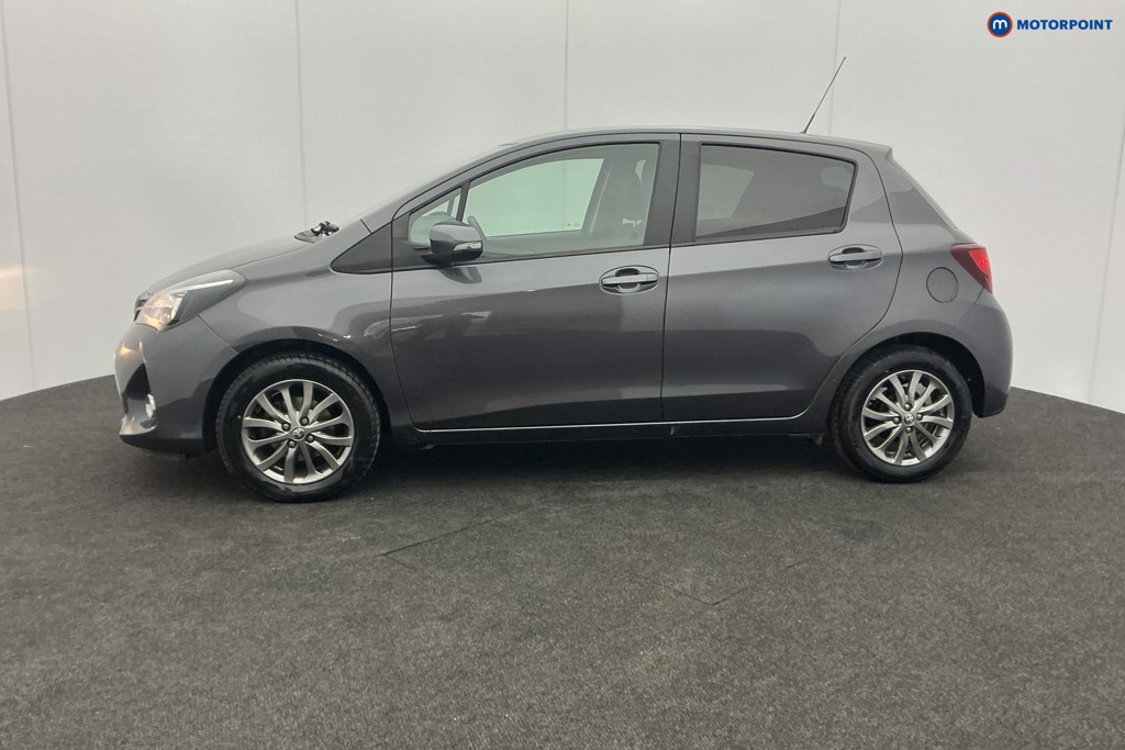 Used Toyota Yaris 2017 for sale - 77340400: Photo 40
