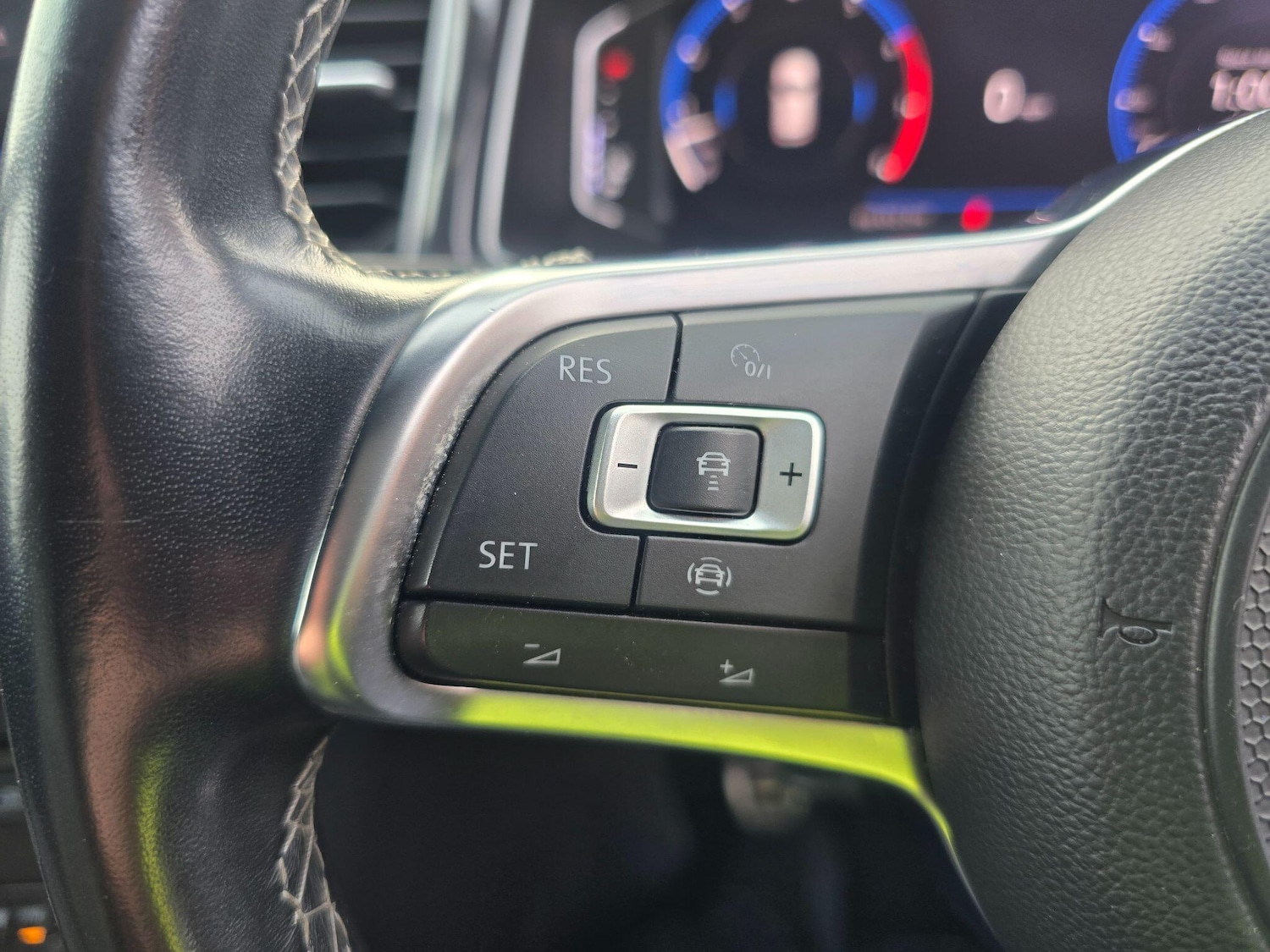 Used Volkswagen T-Roc 2019 for sale - 77633799: Photo 6