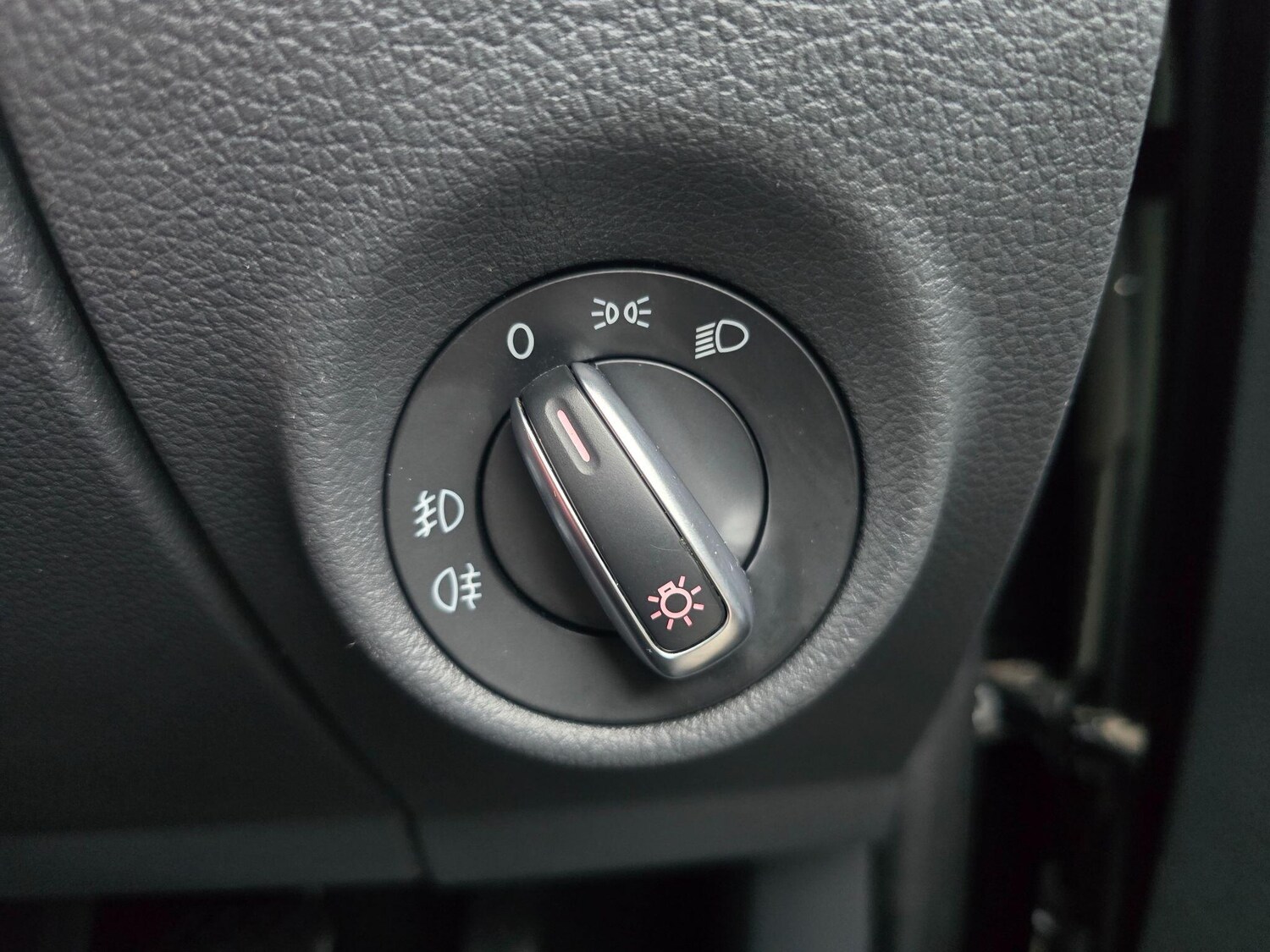 Used Volkswagen Amarok 2016 for sale - 76728645: Photo 28