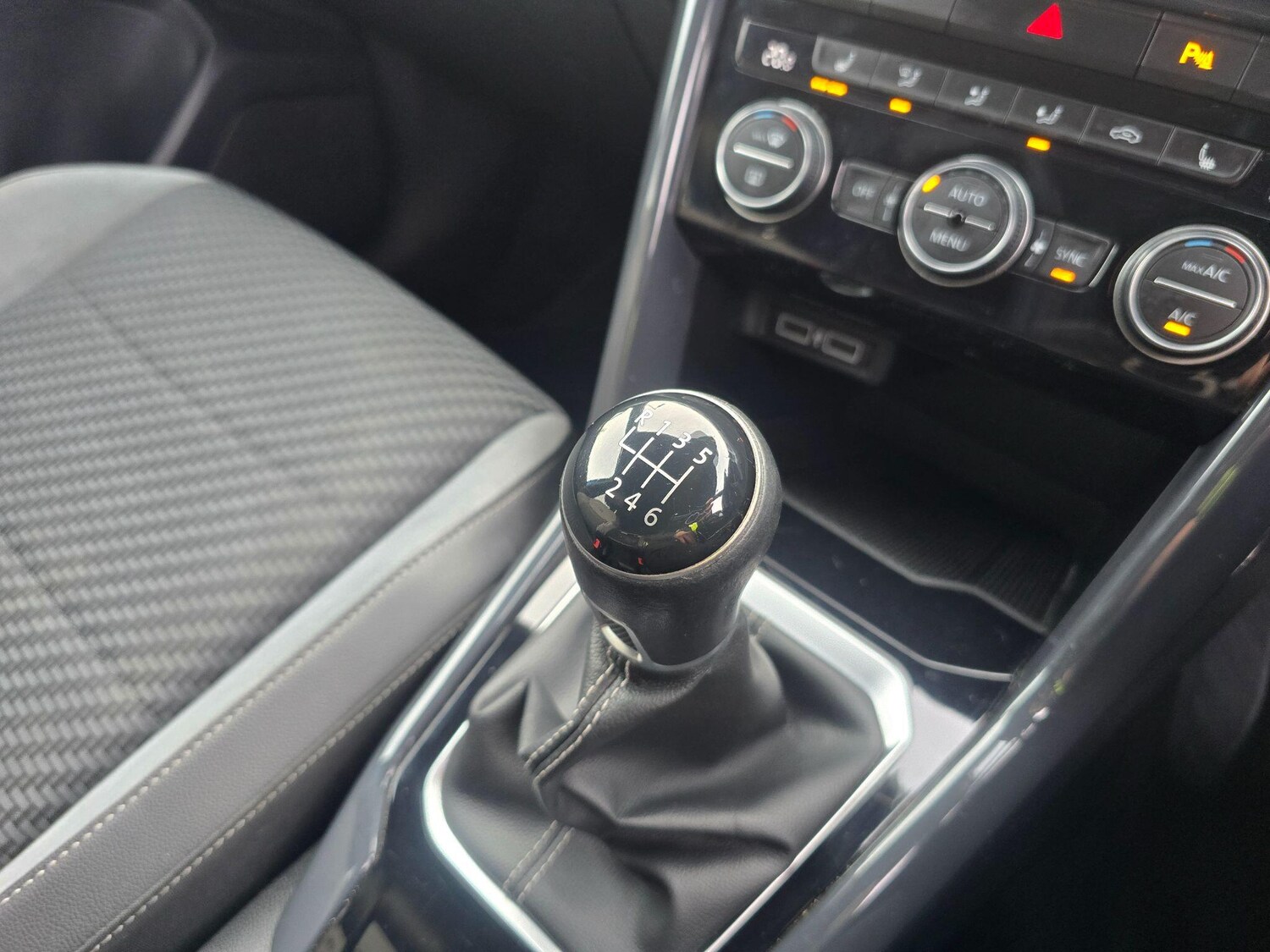 Used Volkswagen T-Roc for sale - 77587285: Photo 22