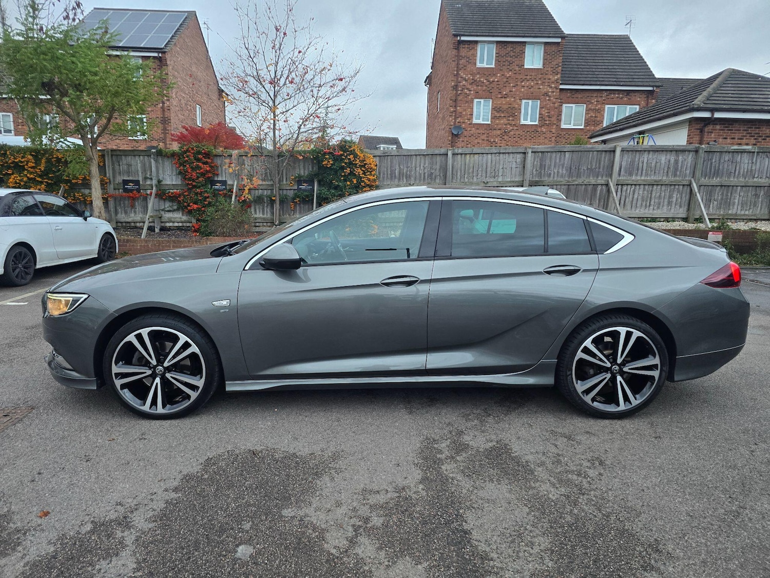 Used Vauxhall Insignia 2018 for sale - 76457579: Photo 2