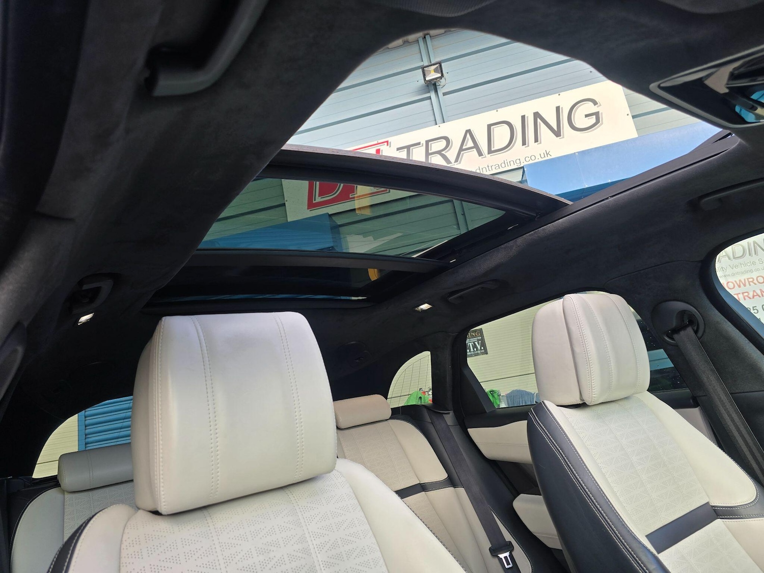 Used Land Rover Range Rover Velar 2017 for sale - 76646333: Photo 2