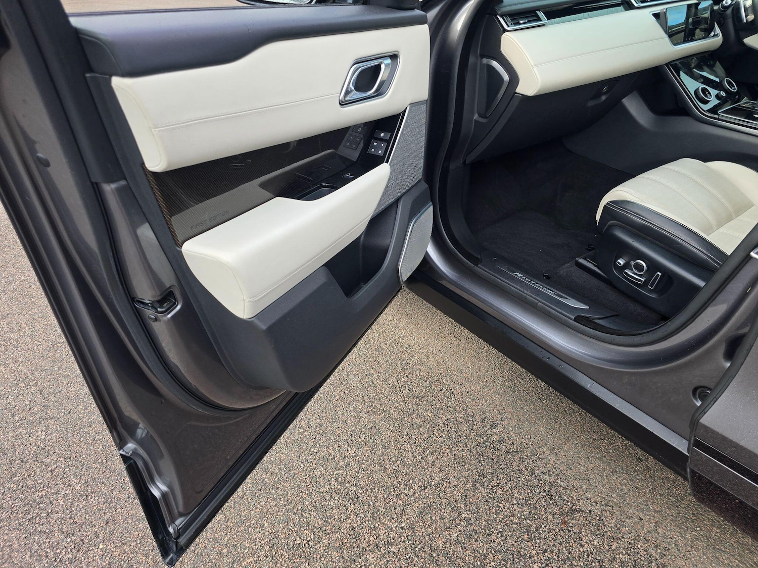 Used Land Rover Range Rover Velar 2017 for sale - 76646333: Photo 52