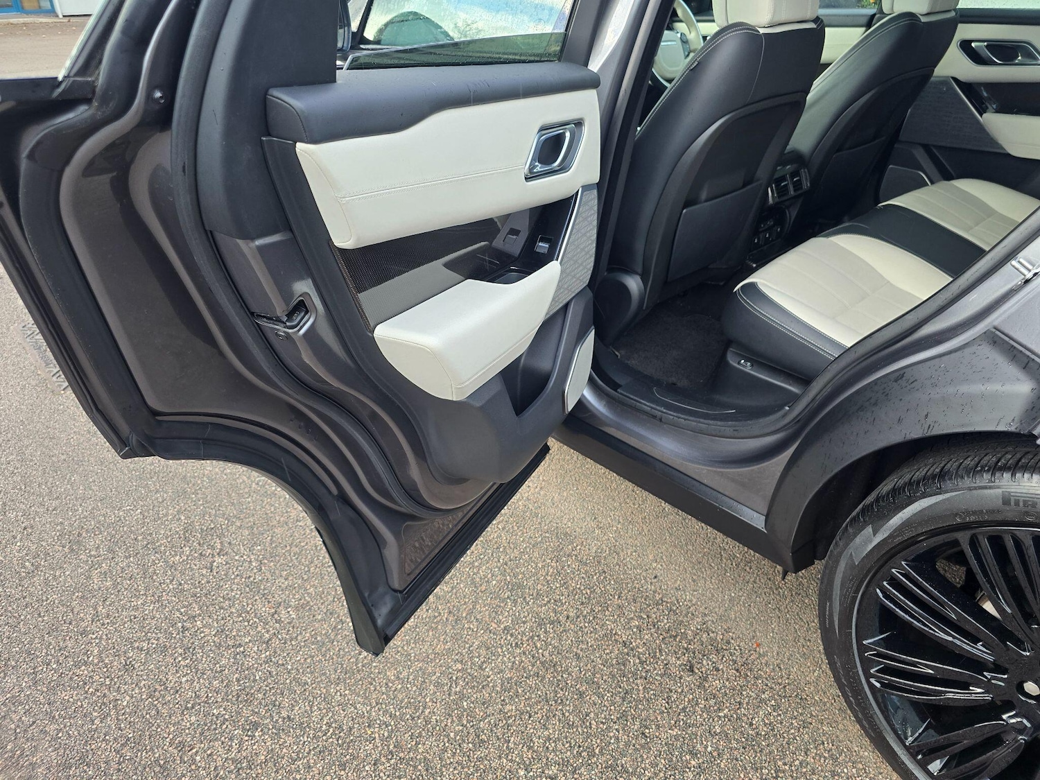 Used Land Rover Range Rover Velar 2017 for sale - 76646333: Photo 60