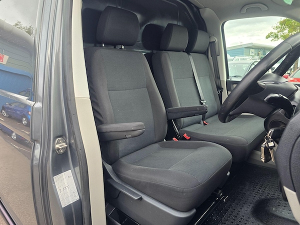 Used Volkswagen Transporter 2018 for sale - 76201244: Photo 14